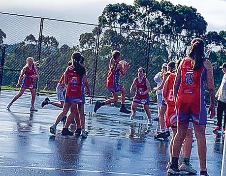 Phillip Island battle the elements at Leongatha