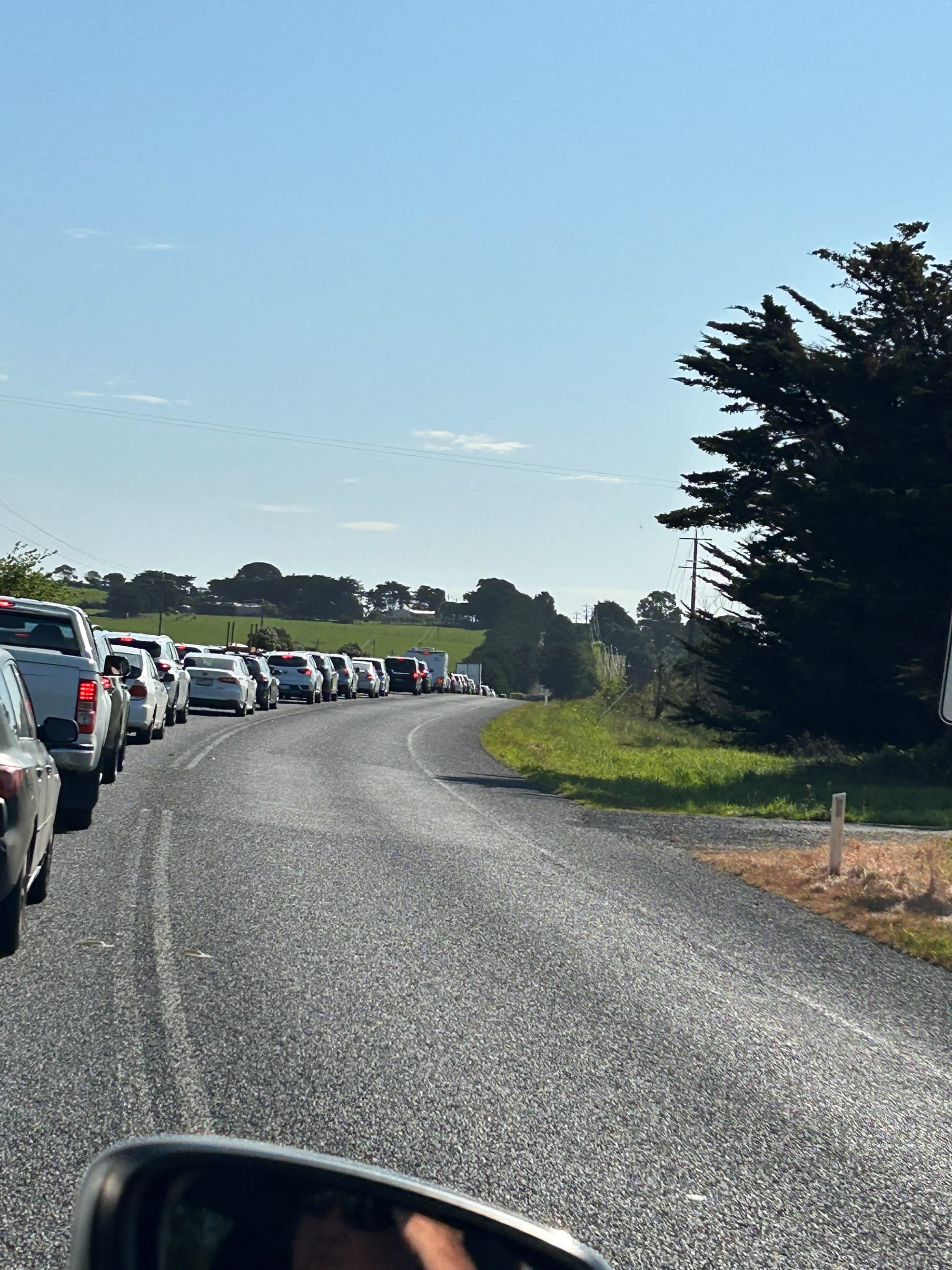 Visitors stream in for three-day break