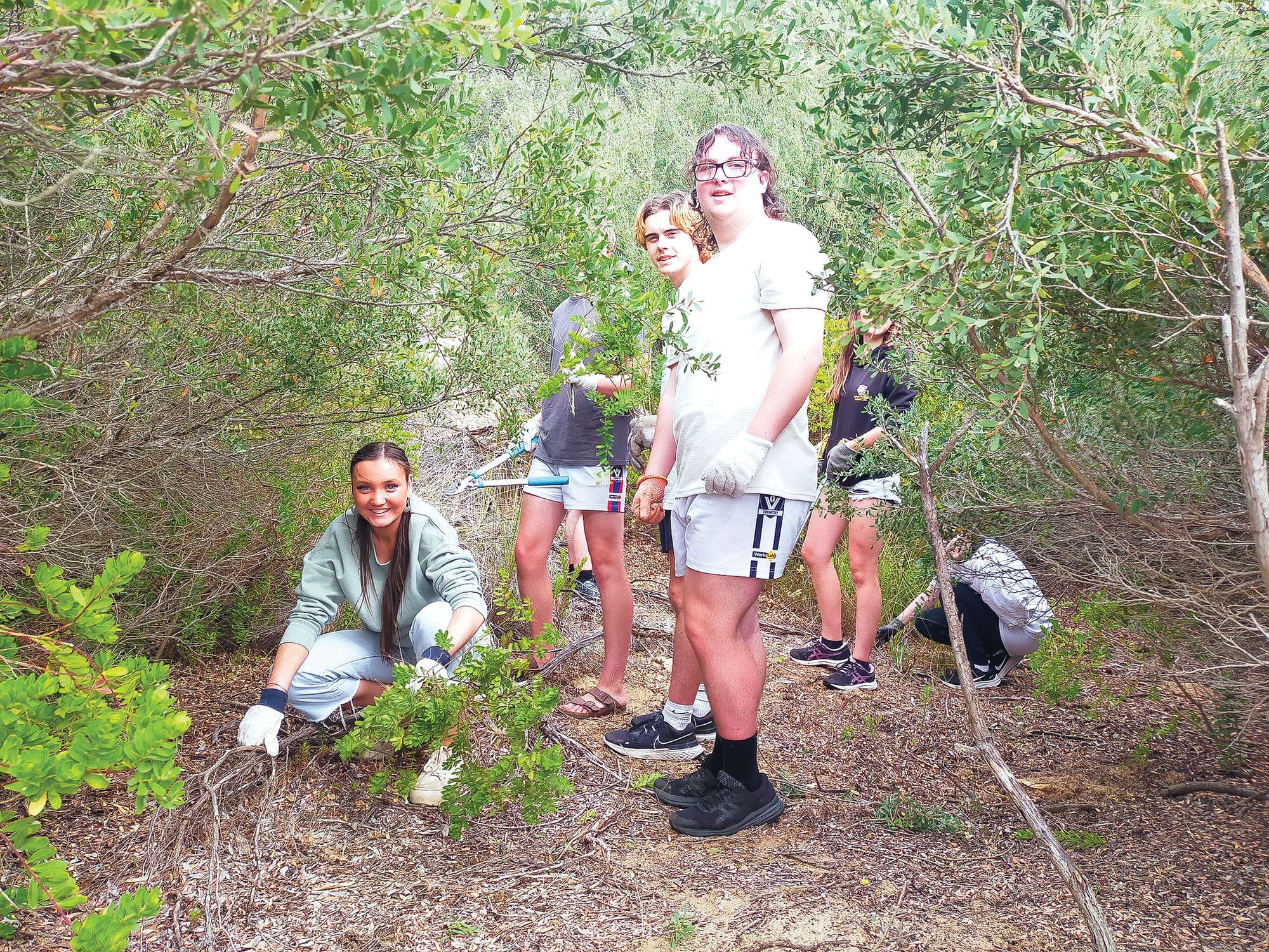 Visiting students join with Coast Care