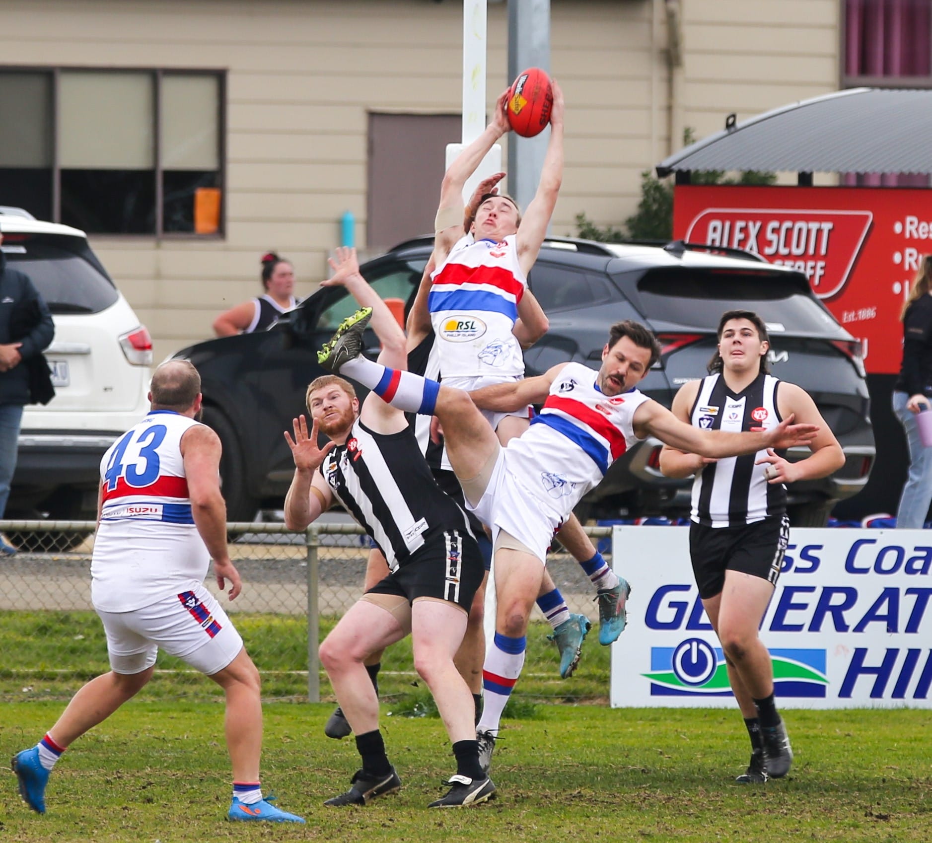 Bulldogs light up the Dalyston evening- Reserves