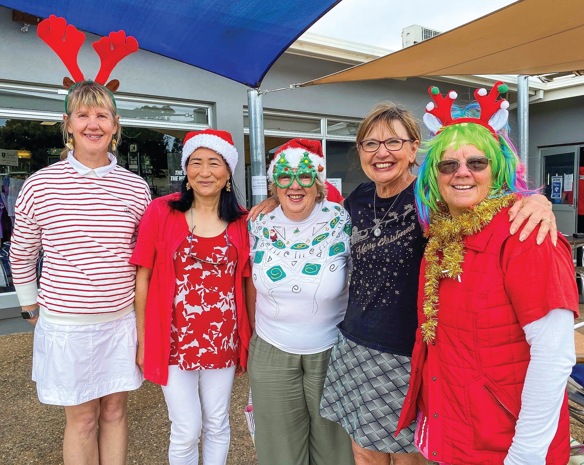 Lady golfers get into the swing of Christmas