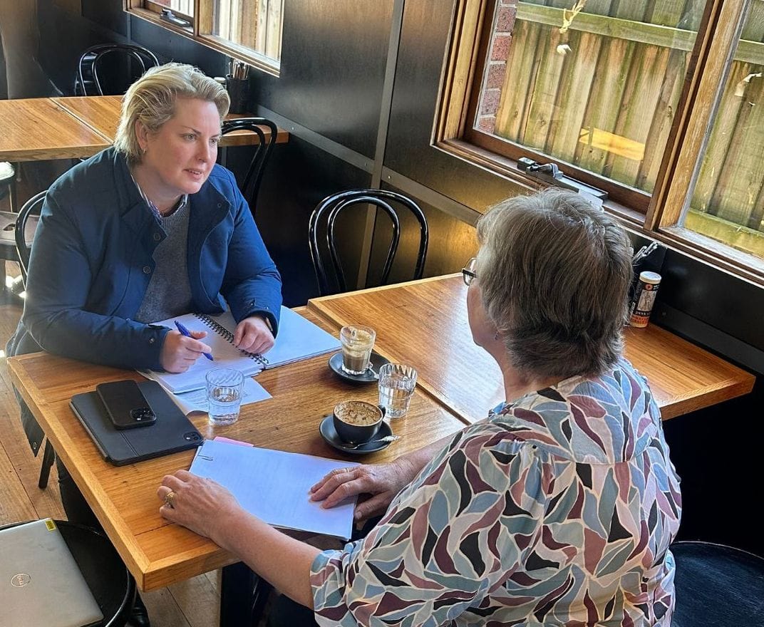 Mary listens to Cowes' concerns