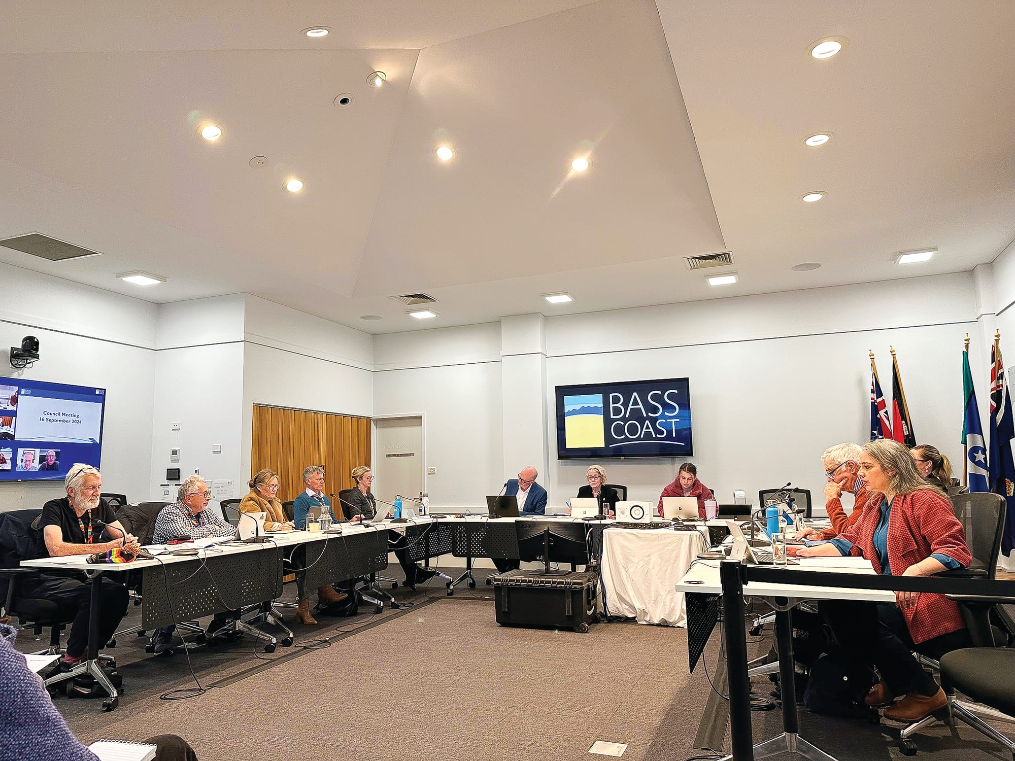 Which councillors are re-nominating?