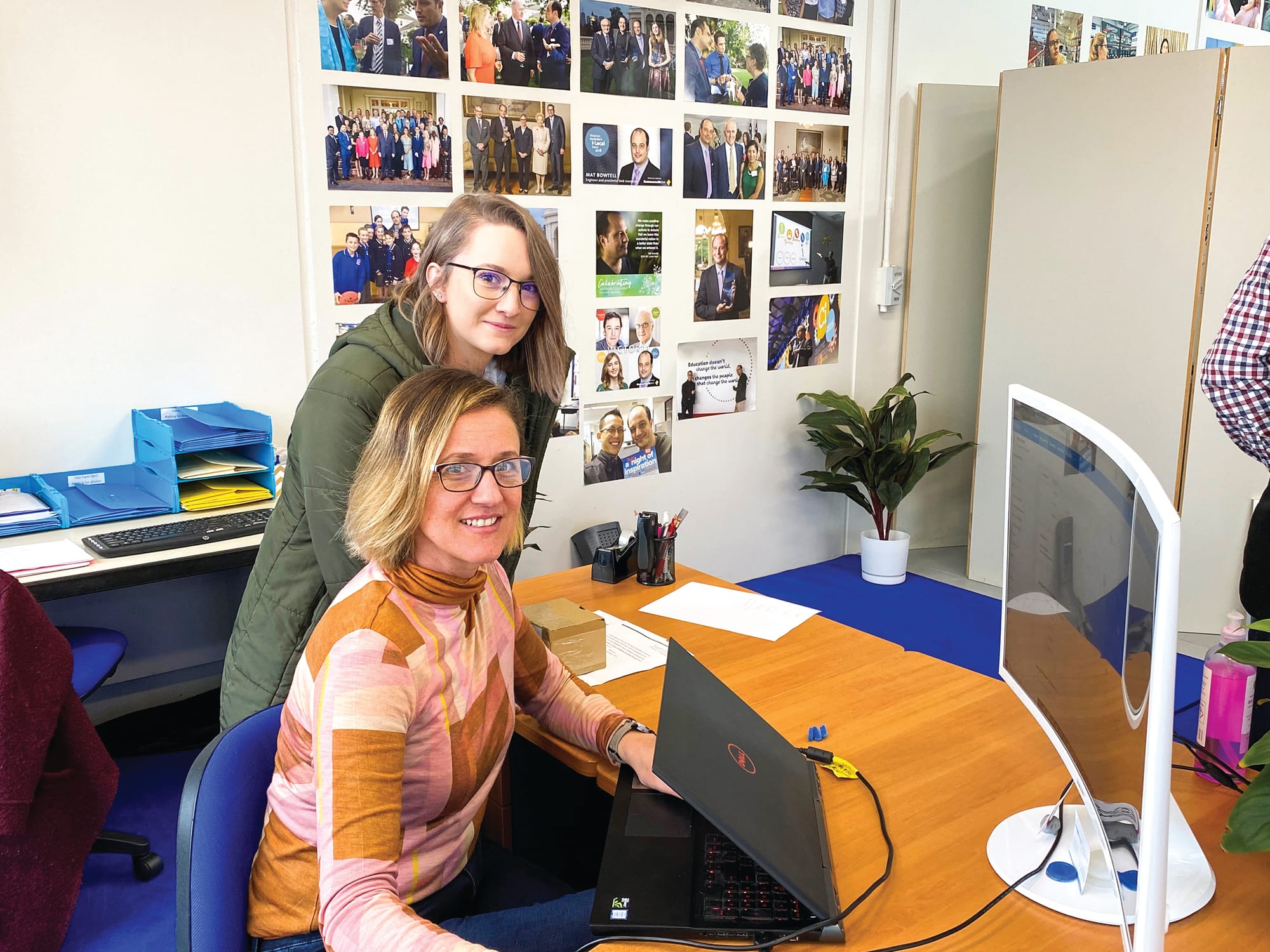 Solar power for Free 3D Hands