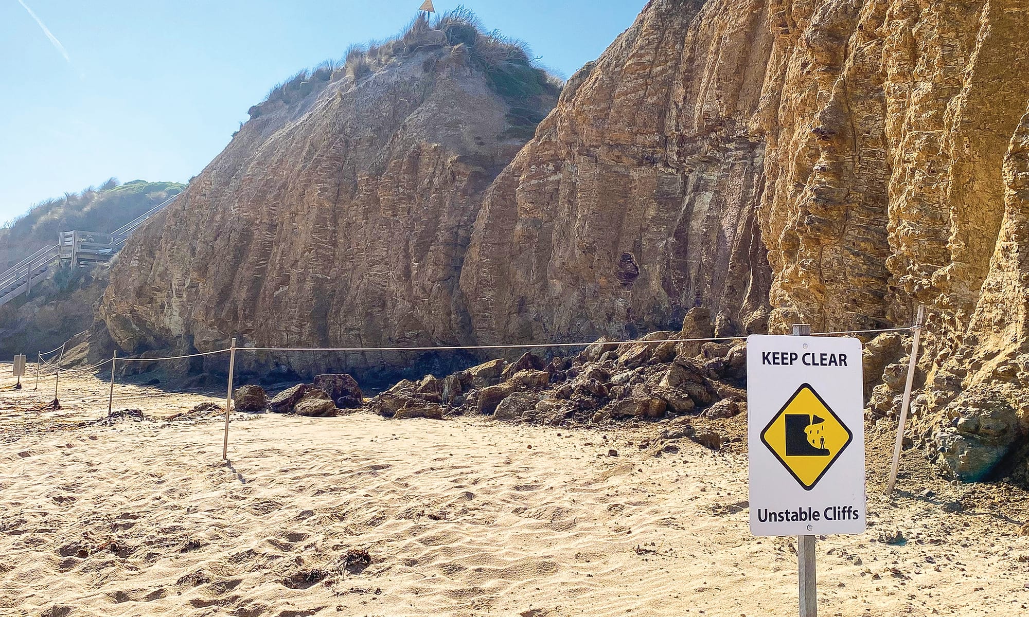 Rockfalls continue at Colonnades