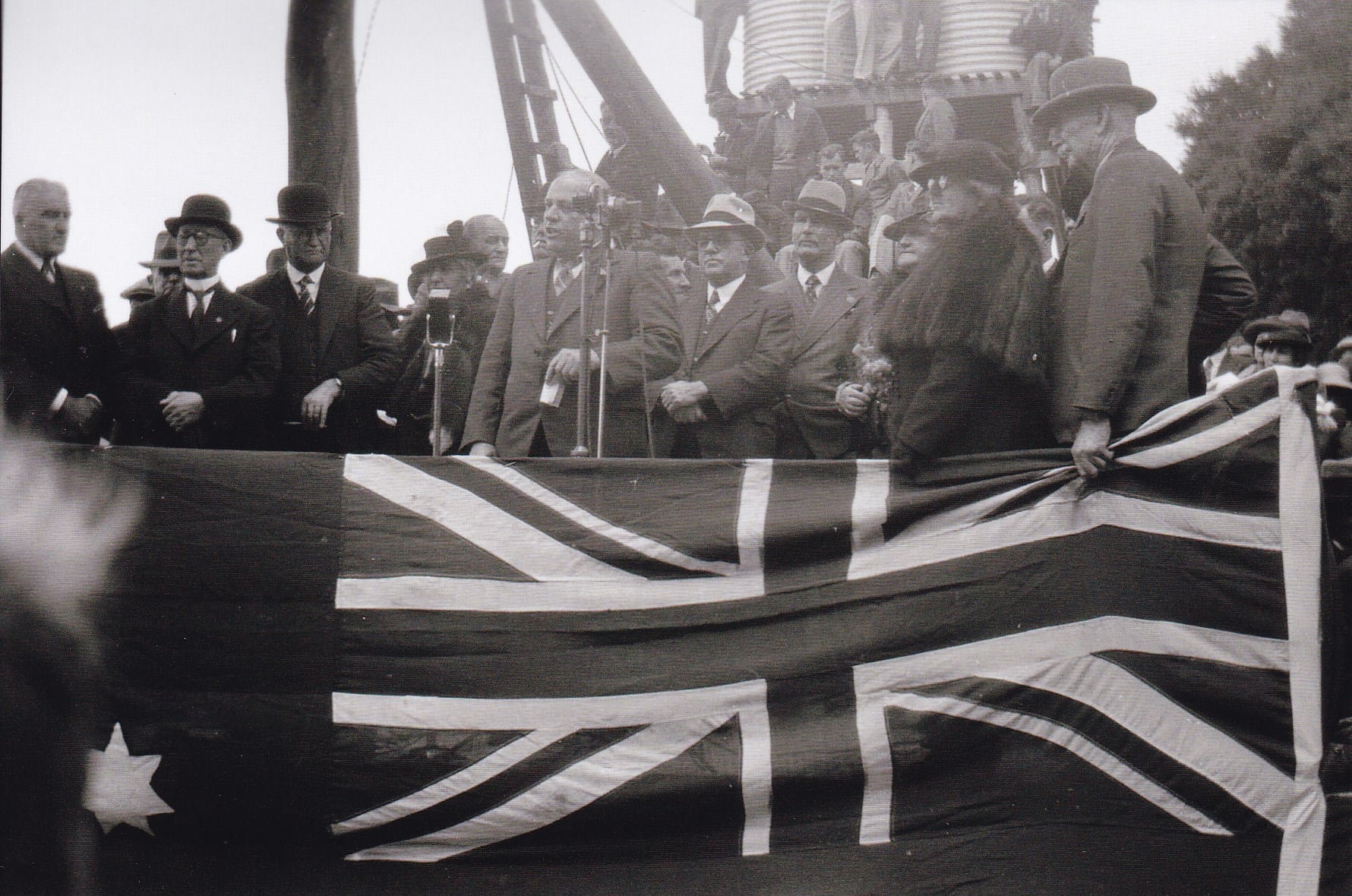 Memories of the opening of the first island bridge