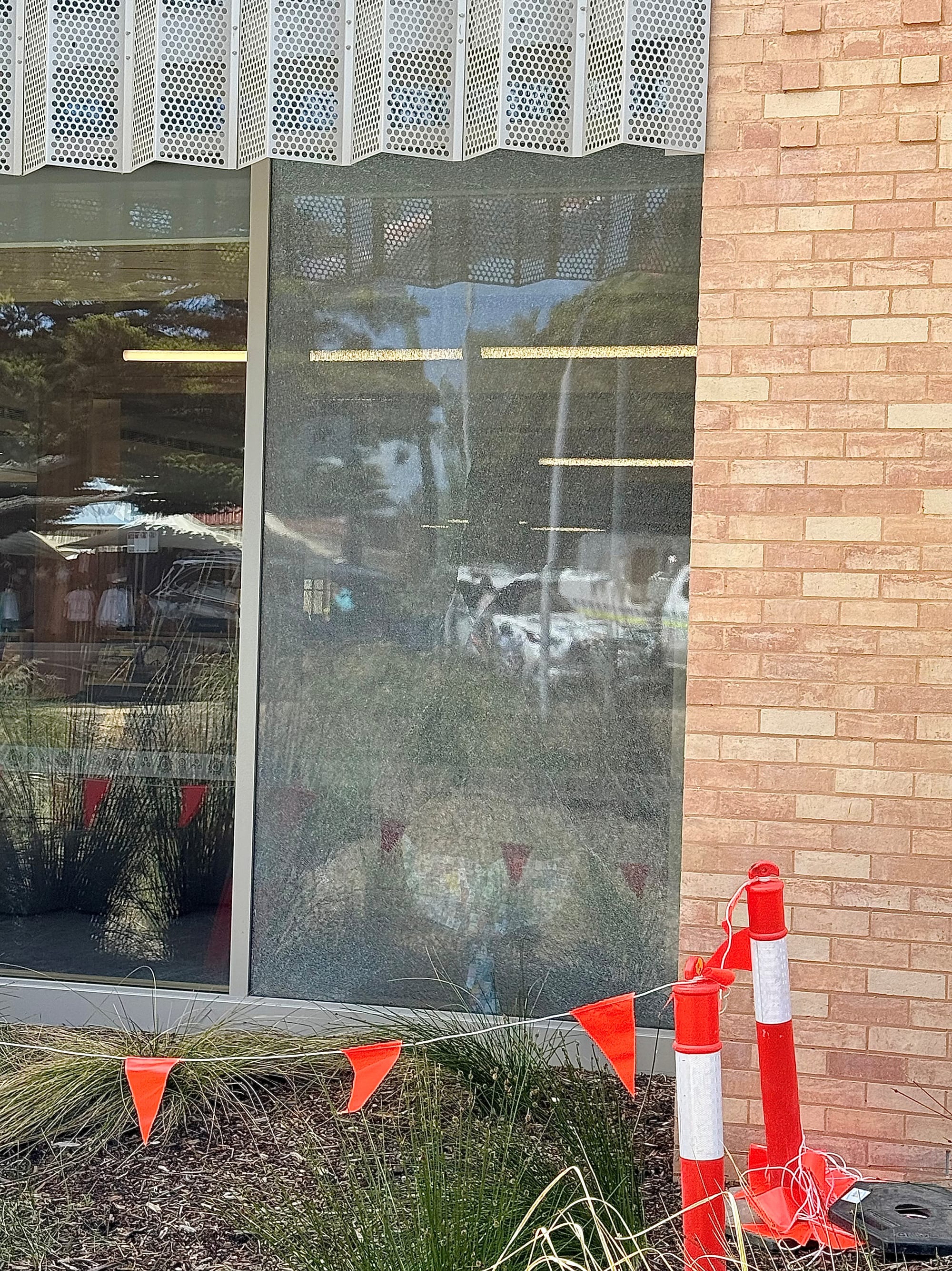 Another window shatters at Berninneit