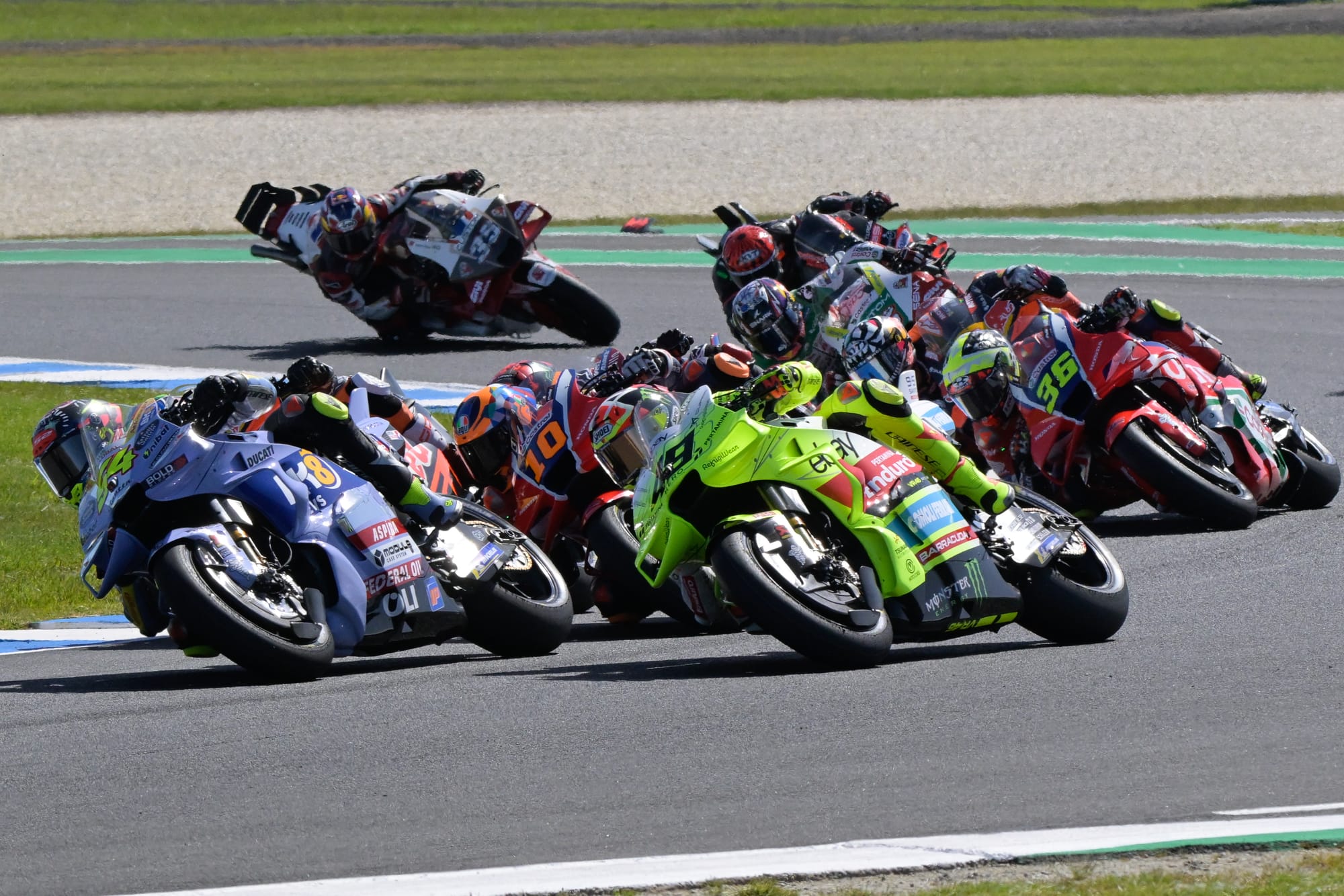 Tightly bunched at Miller Corner, in the battle for the 2025 Phillip Island MotoGP.
