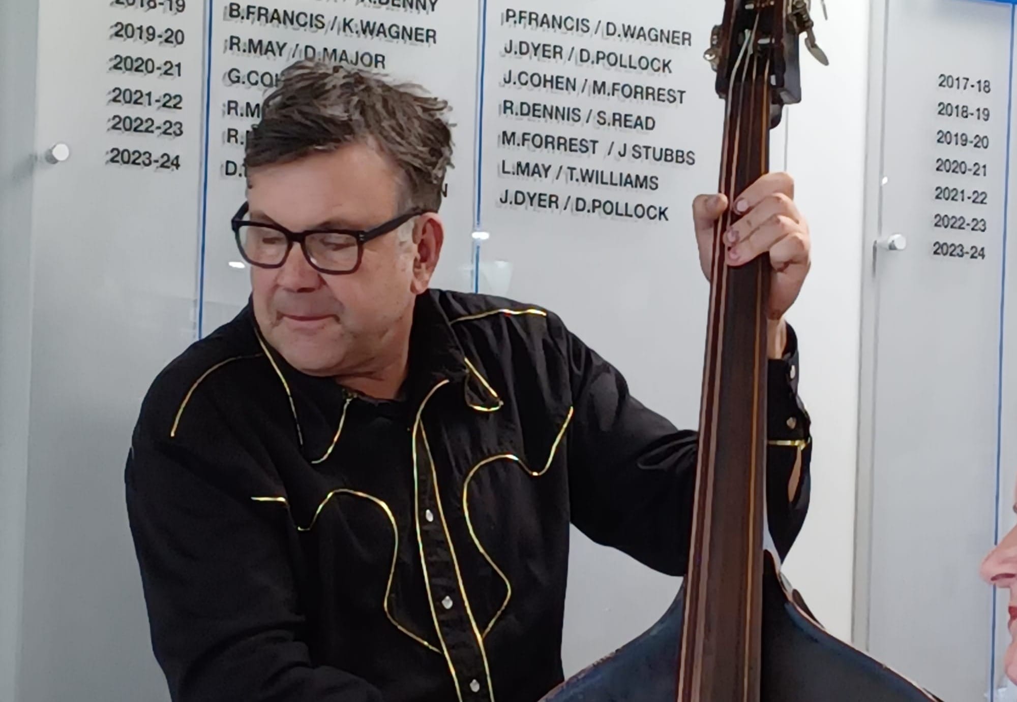 Andy Scott swings into Cowes