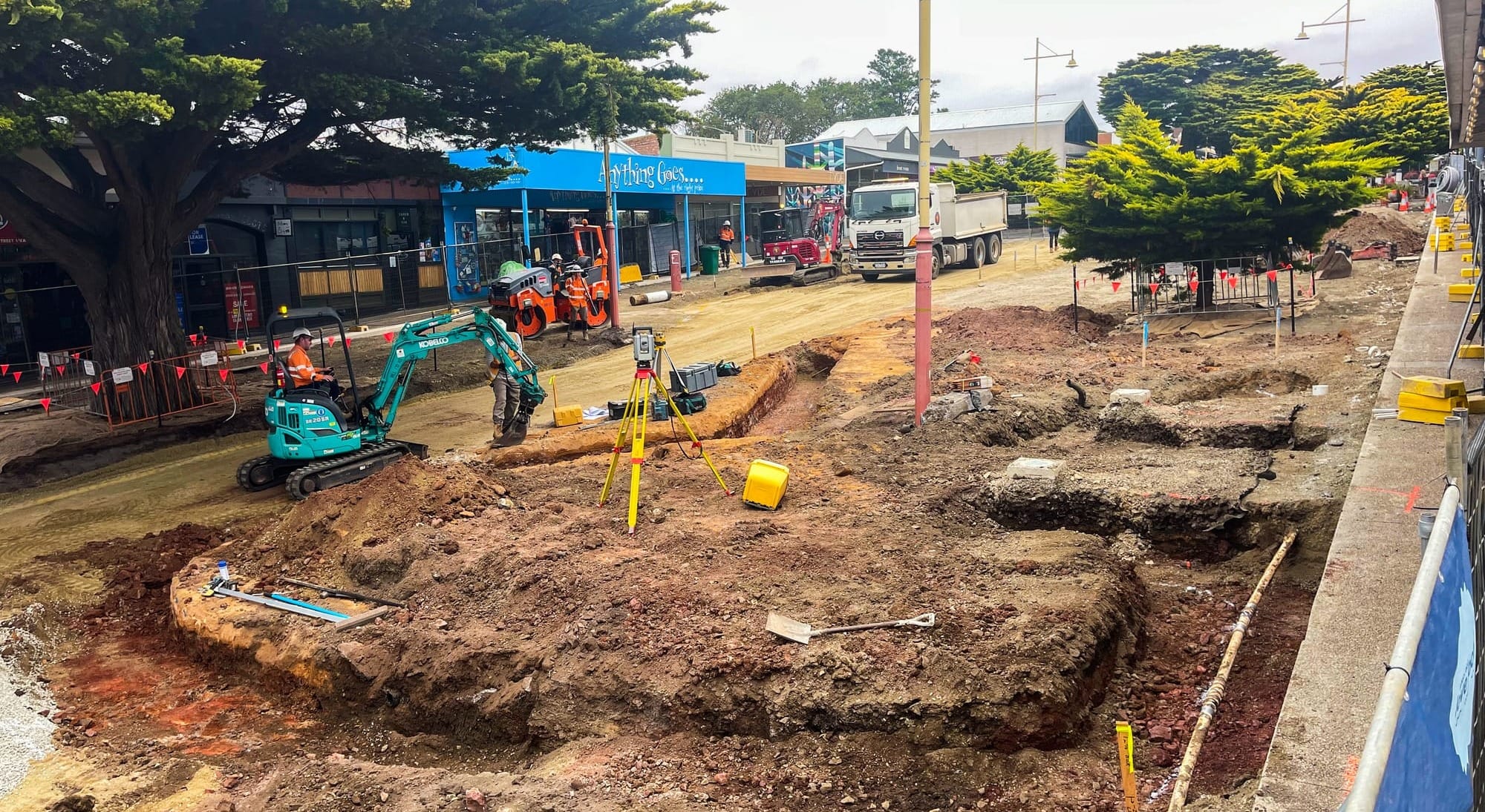 Thompson Avenue businesses hit by closure