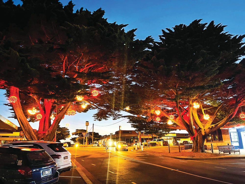 Cowes lights up post image