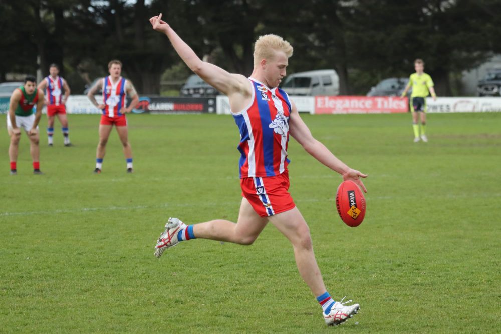 Seniors secure hard-fought win against Seagulls post image