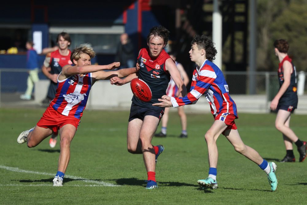 Solid teamwork by U16s post image