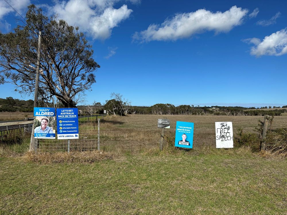 Tricks and texts mark final days of campaign post image