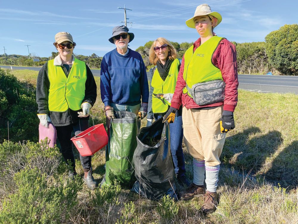 Friends clean up at Scenic Estate post image