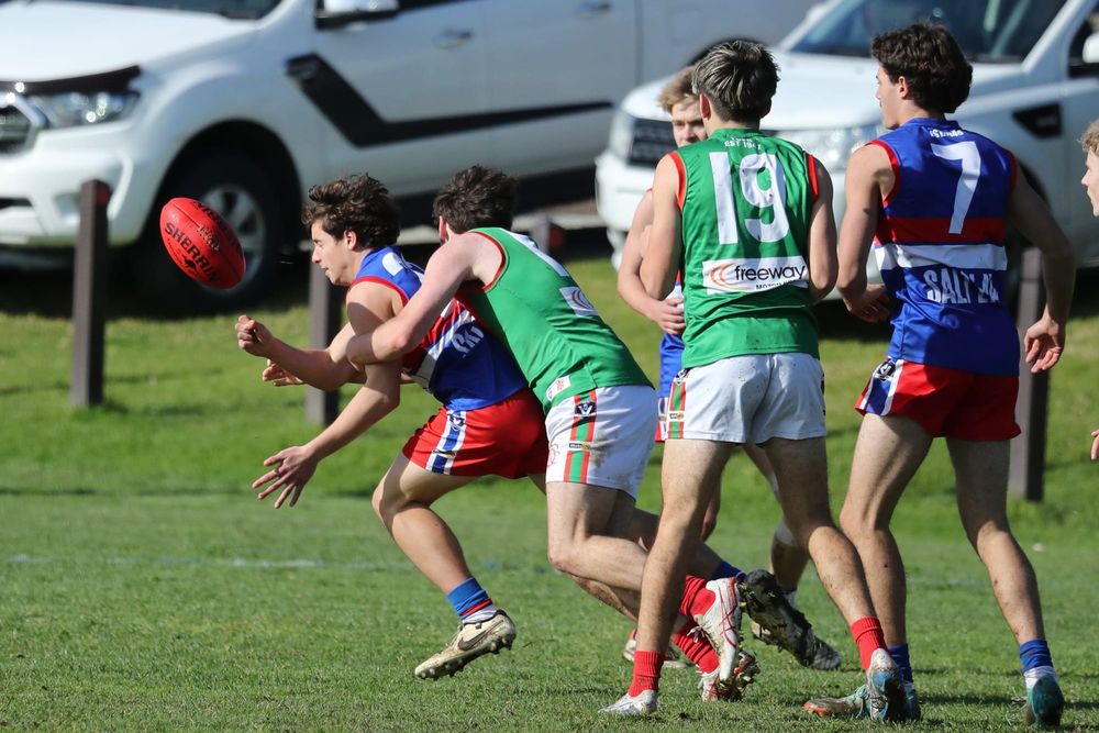 U18s hold on to take the win post image