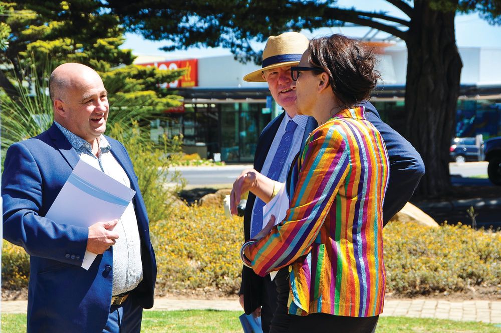 Flying visit from Local Government Minister post image