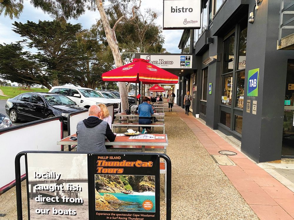 Outdoor dining set to expand post image