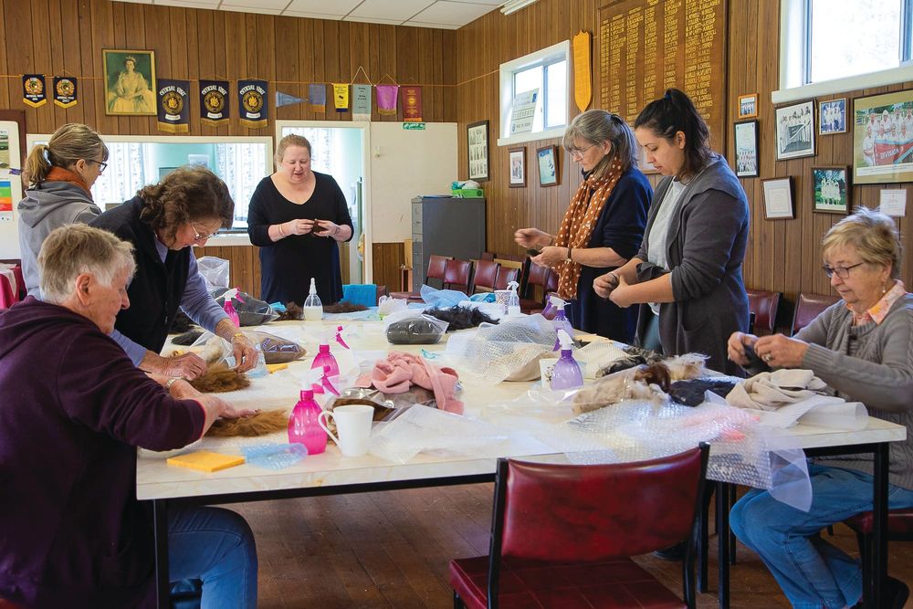 Art and craft lend a helping hand post image