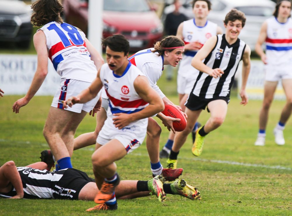 Bulldogs light up the Dalyston evening- Under 18s post image