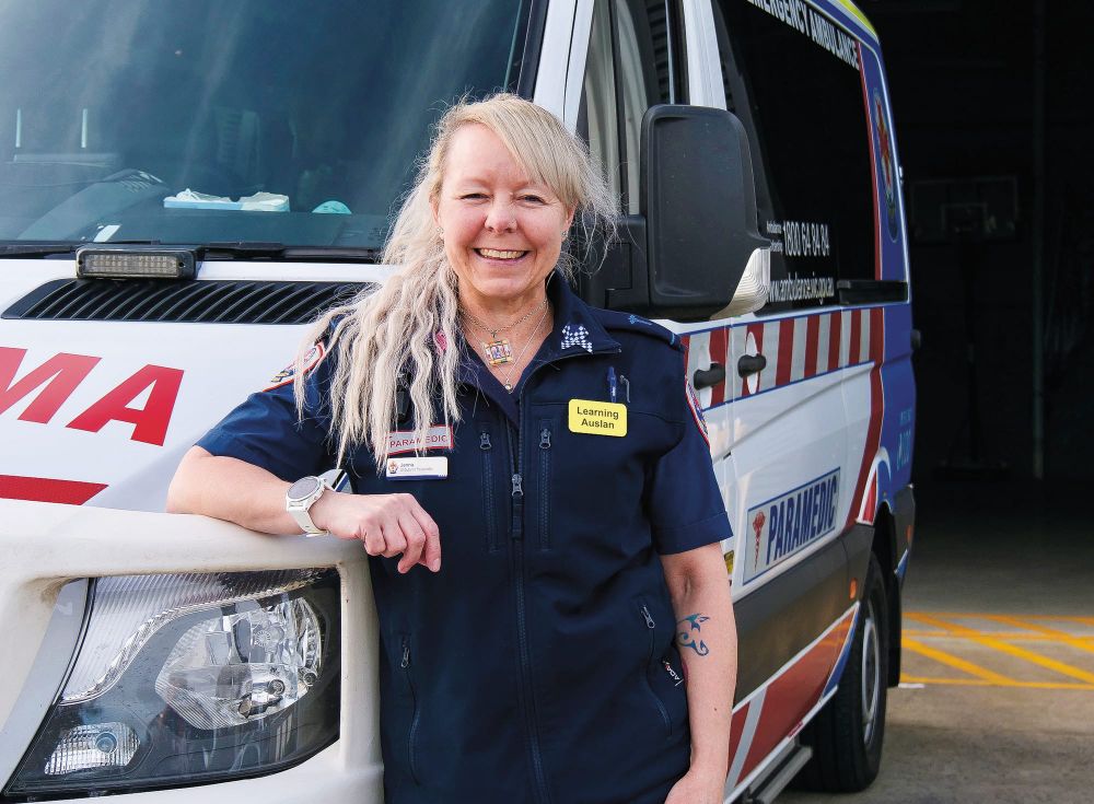 Paramedics SIGNing up to Auslan training post image