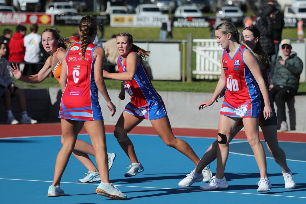 Phillip Island and Korumburra face off in intense U17 match post image