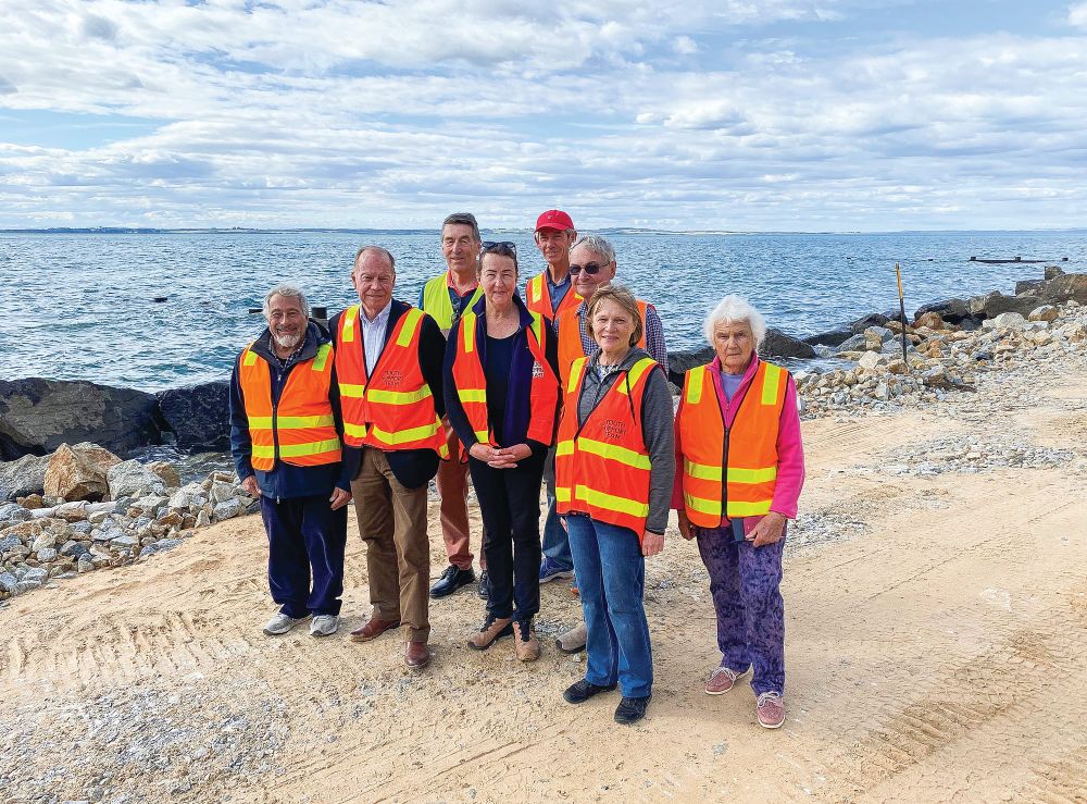 Federal member visits Cowes erosion work post image