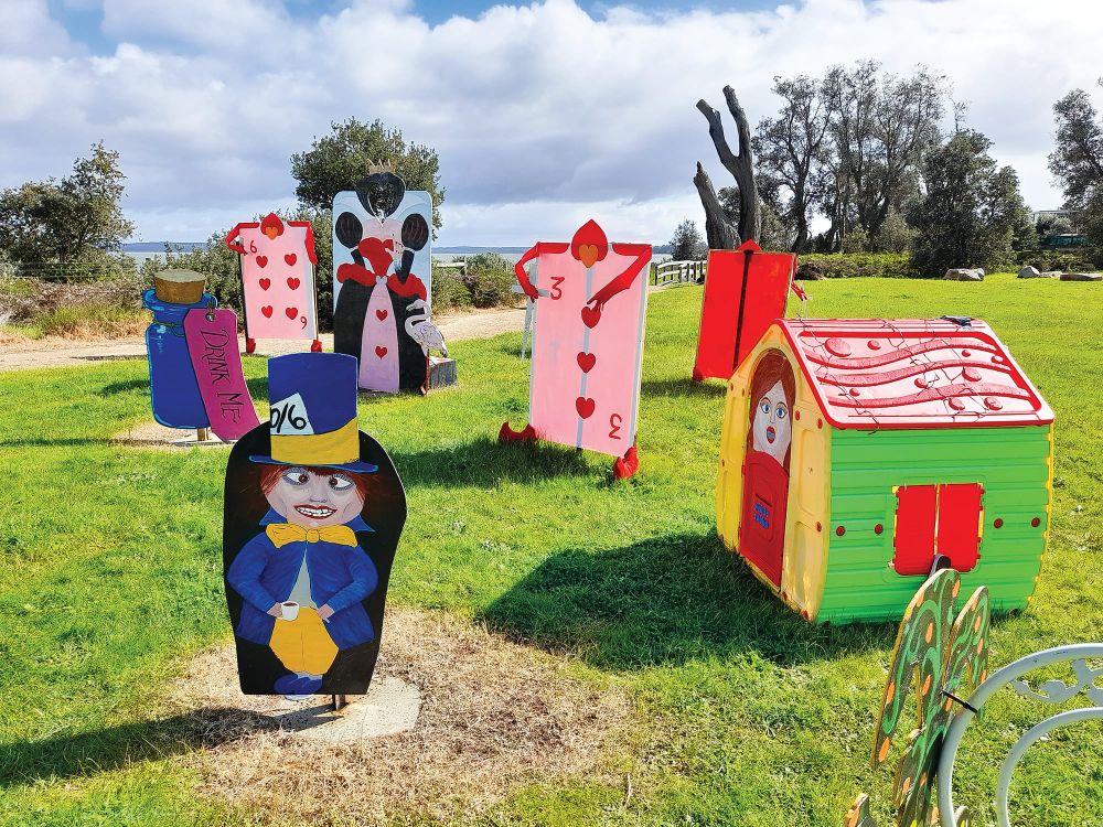 Take a walk in Alice’s Wonderland post image