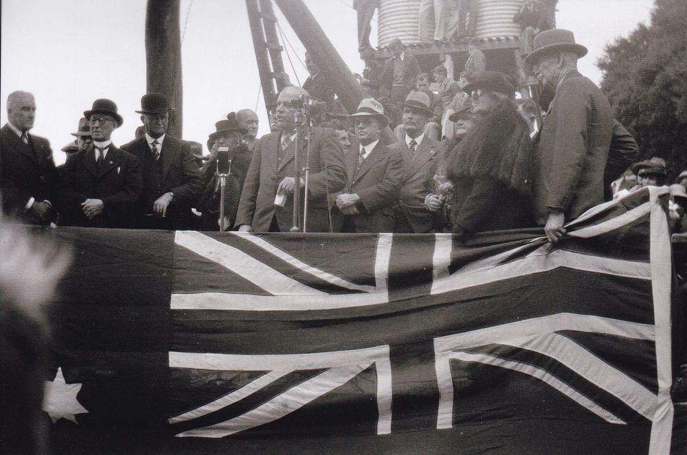 Memories of the opening of the first island bridge post image