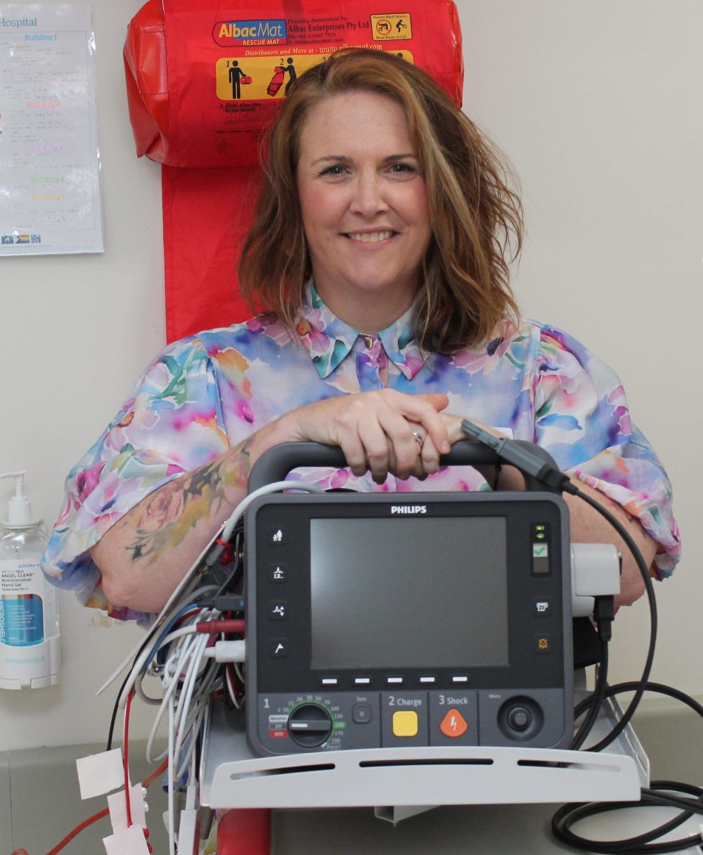 Golfers tee off for defibrillator post image