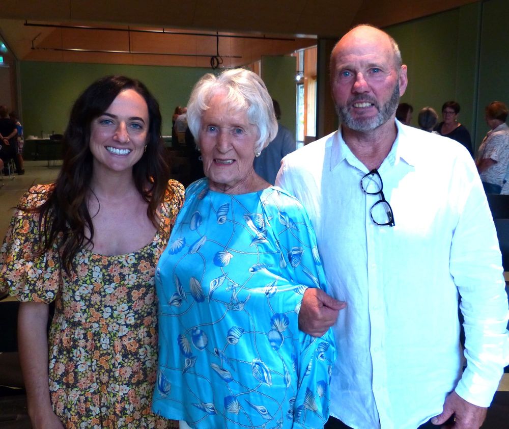 Bob Davie: legendary islander farewelled post image