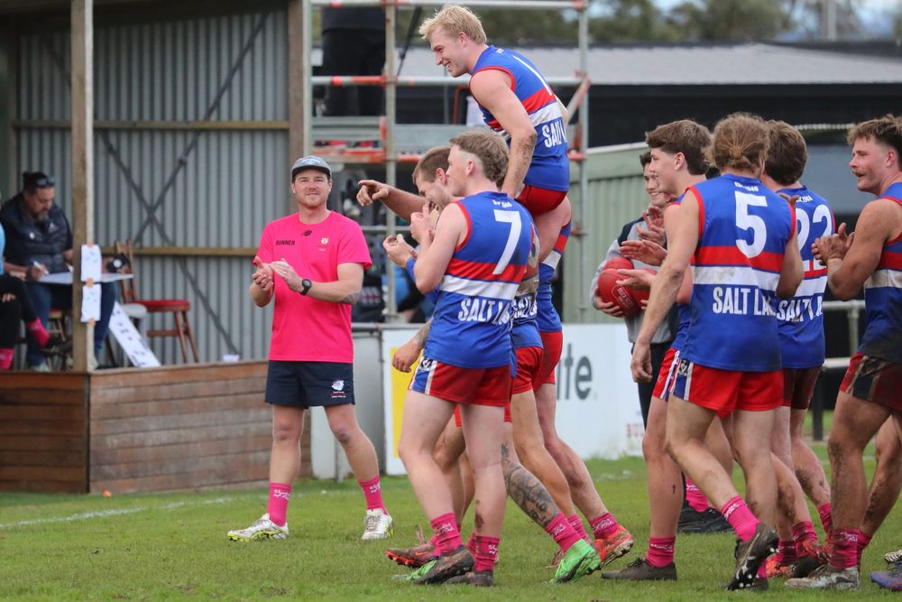 Island Seniors hits back to claim hard-fought win post image