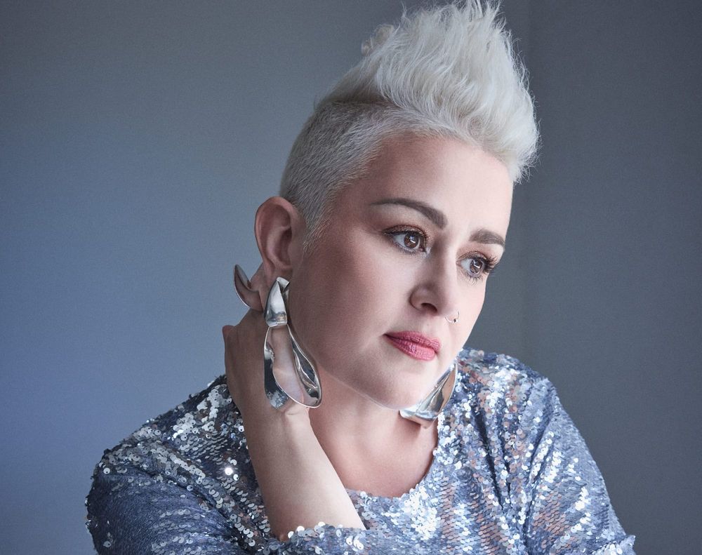 Katie Noonan alone at Berninneit post image