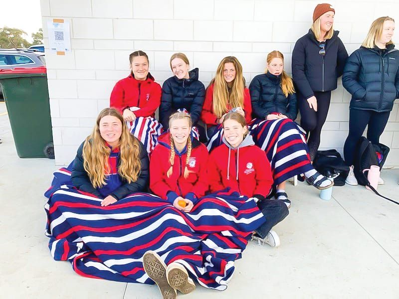 Sun shines on Bulldog netballers at Dalyston post image