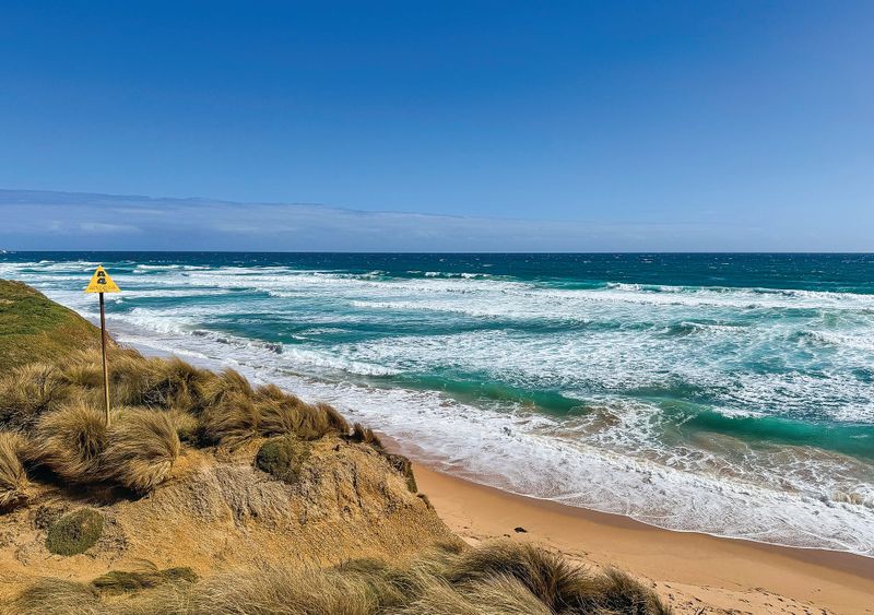 Most dangerous island beaches: Colonnades post image