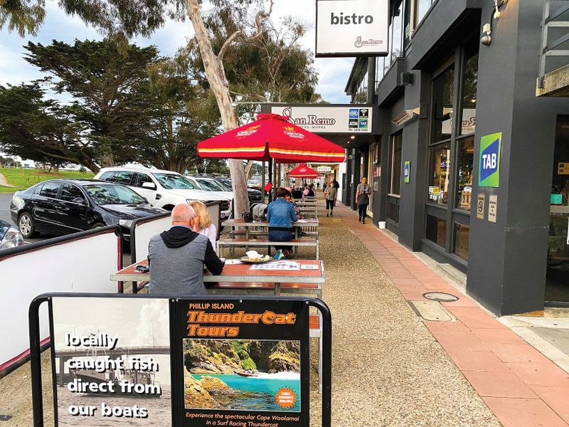 Outdoor dining set to expand post image