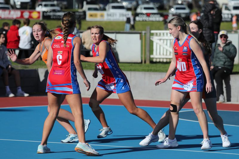 Phillip Island and Korumburra face off in intense U17 match post image