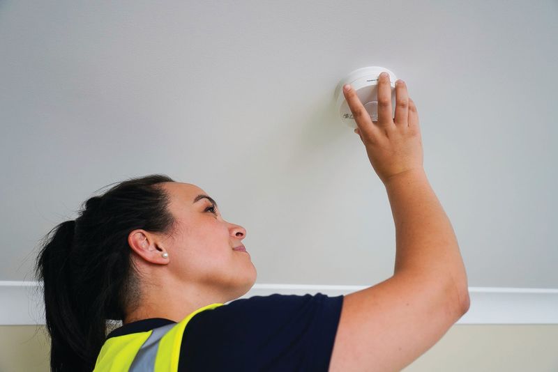 Turn your clocks back, and test your smoke alarms post image