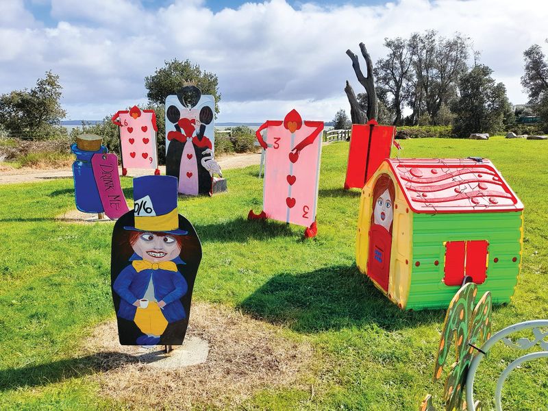 Take a walk in Alice’s Wonderland post image