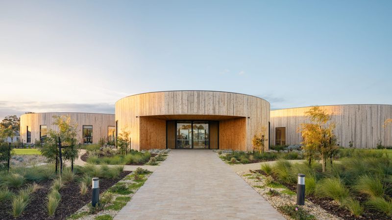 Look into a Lifestyle post image