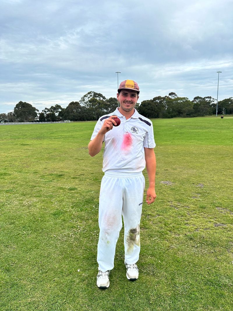 Sharks set up chase after Niven’s stunning six wickets post image