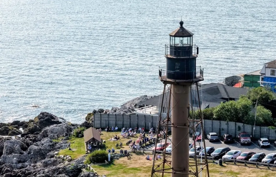 YOUR QUESTION ANSWERED: Why is the green light at Marblehead Light blinking?