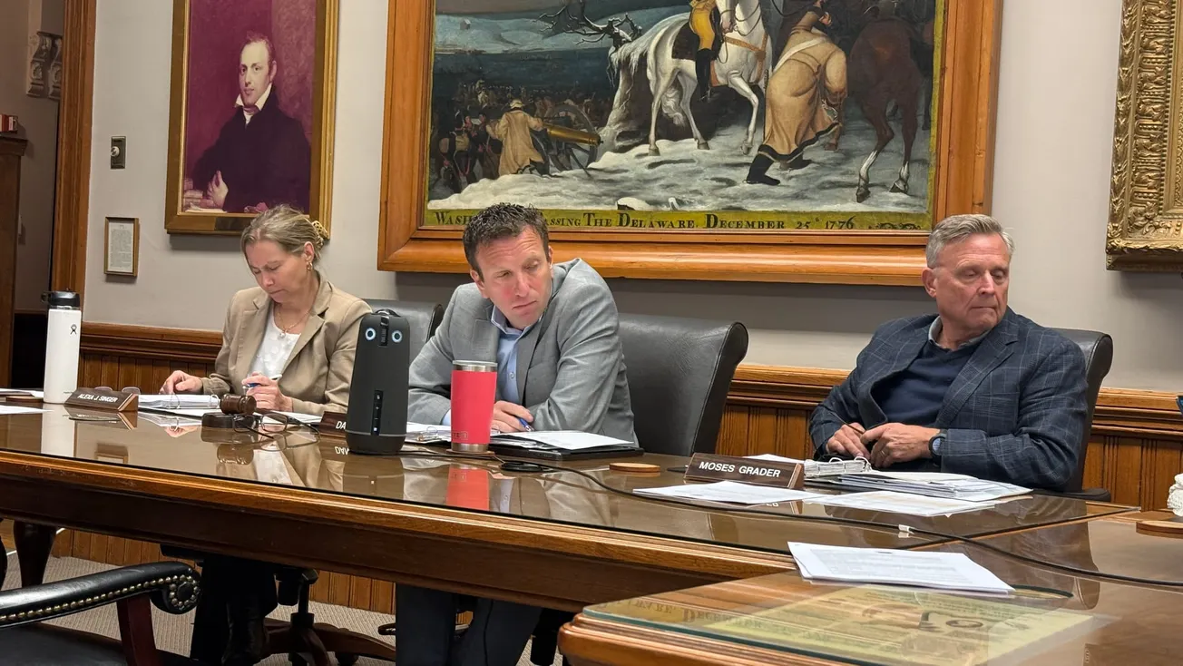 Select Board moves to indefinitely postpone Public Works Committee article