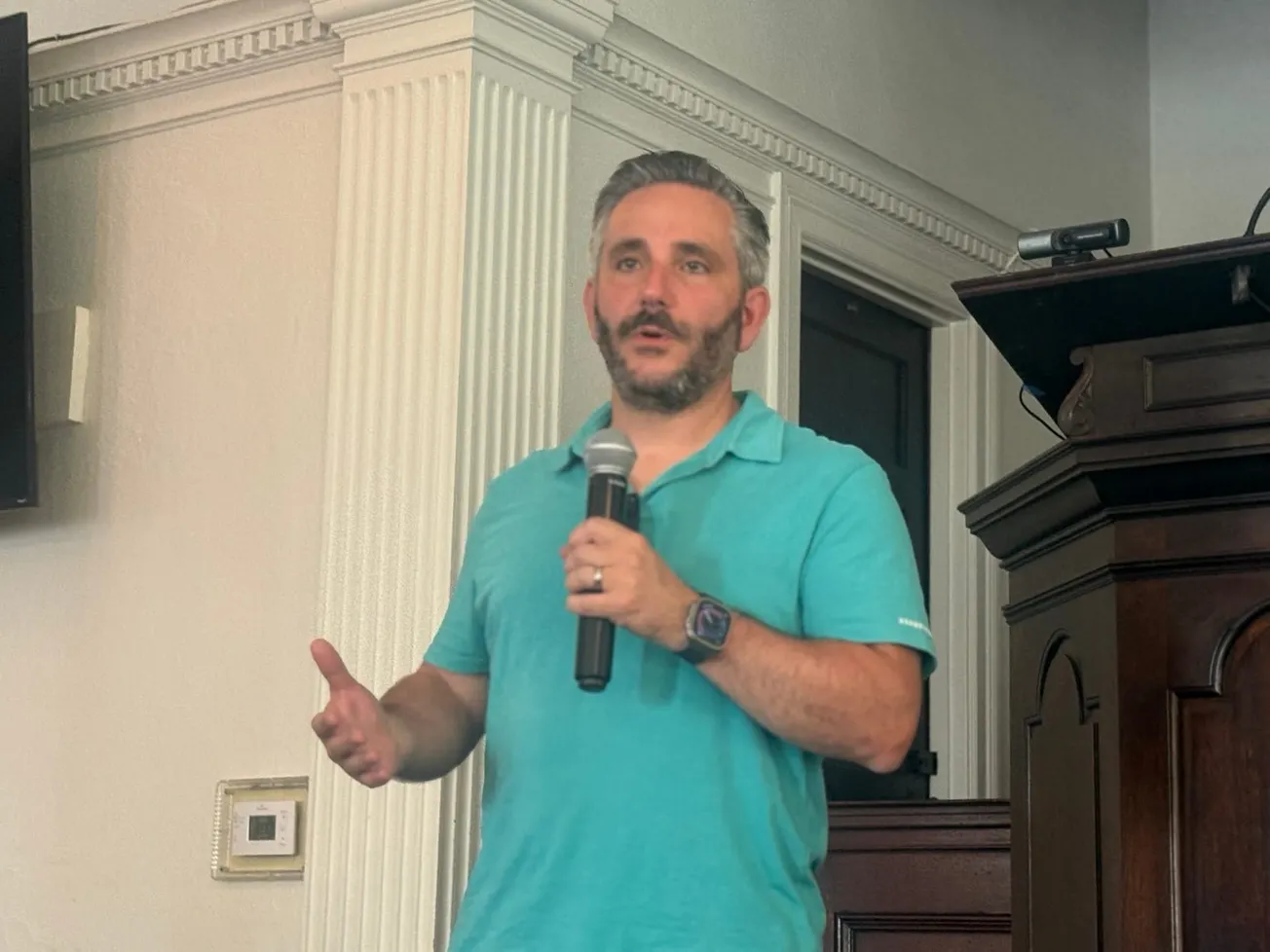 Storytellers trade crashes, romance and a last flight at Marblehead festival