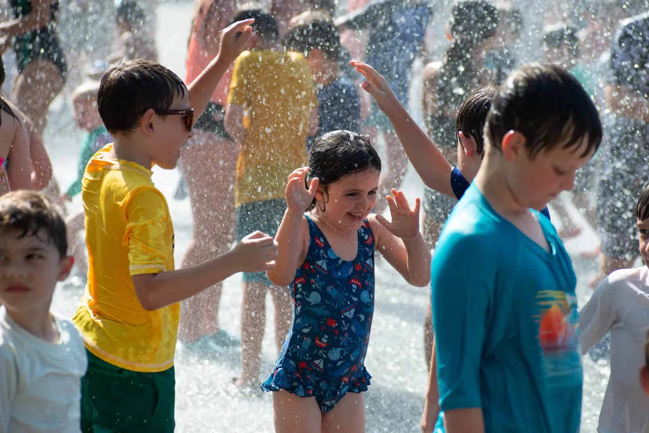Firefighters cool off crowds as record heat knocks out Marblehead's power