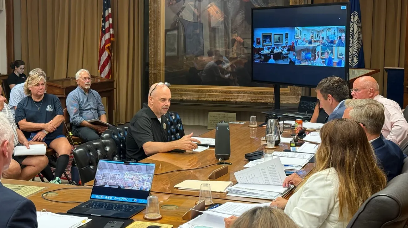 Select Board authorizes King to pursue second police hiring route