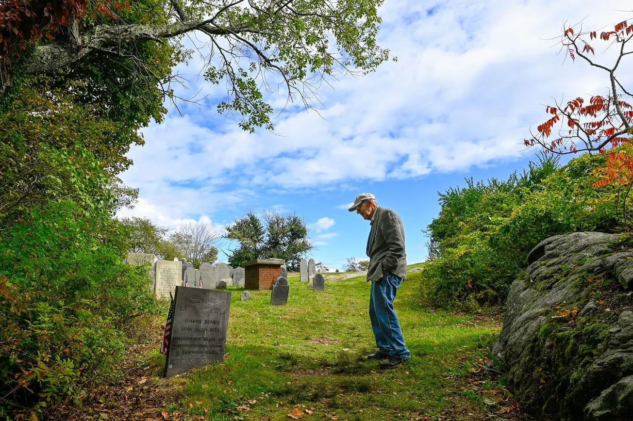 Standley Goodwin, who read Old Burial Hill stone by stone, dies at 88