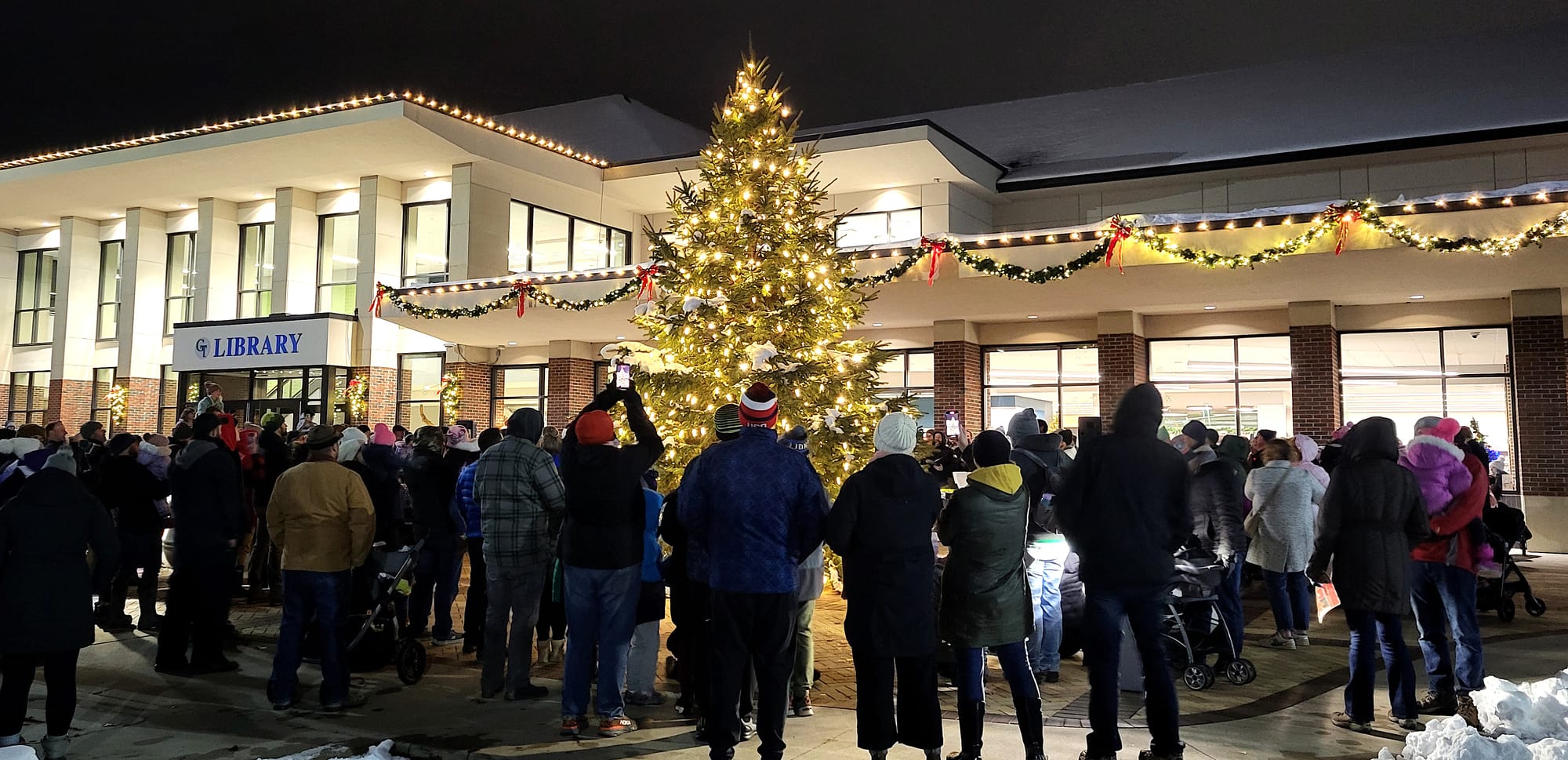 Georgetown Twp. tree lighting dazzles to ring in the holidays