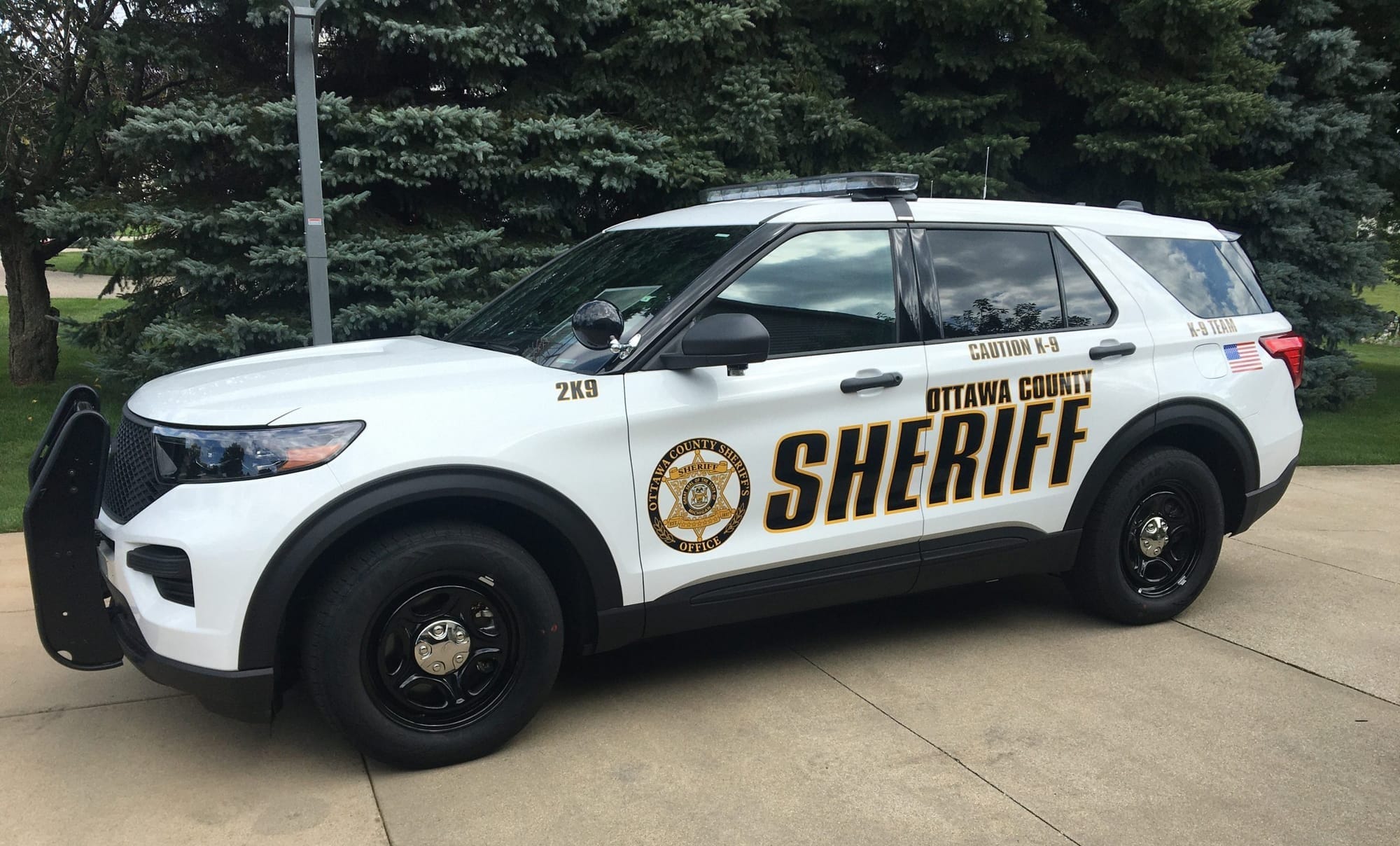 4 flee scene after Zeeland Twp. crash leaves 1 in critical condition