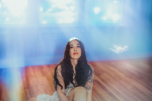 Hannah Laine gets inventive, embraces ‘presence of love inside’ for new EP post image